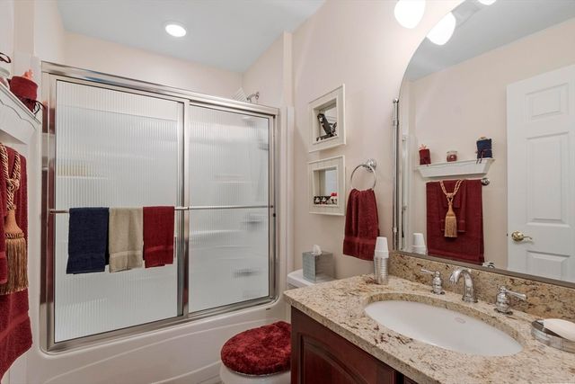 99 Main St 10, Westford, MA 01886