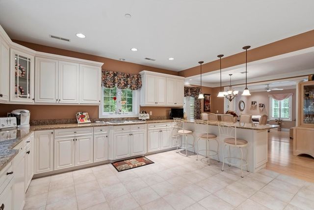 99 Main St 10, Westford, MA 01886