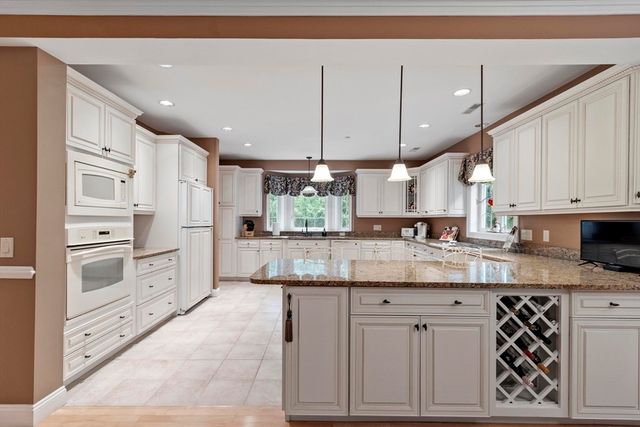 99 Main St 10, Westford, MA 01886