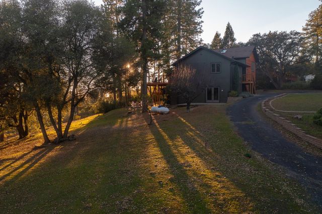 18250 Toyon Rd, Pine Grove, CA 95665