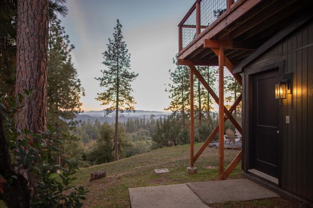 18250 Toyon Rd, Pine Grove, CA 95665