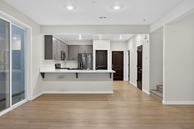 3209 Finch Ln, West Sacramento, CA 95691