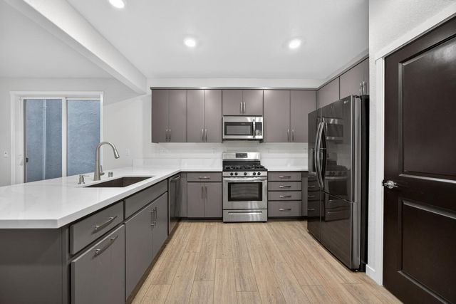 3209 Finch Ln, West Sacramento, CA 95691