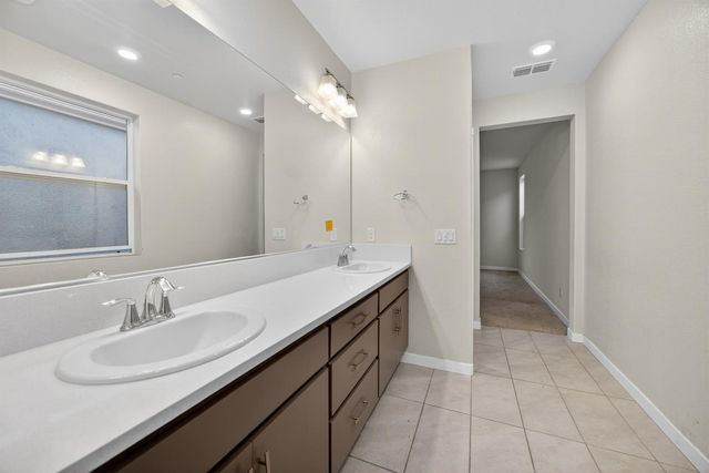 3209 Finch Ln, West Sacramento, CA 95691