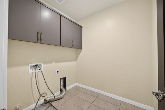 3209 Finch Ln, West Sacramento, CA 95691