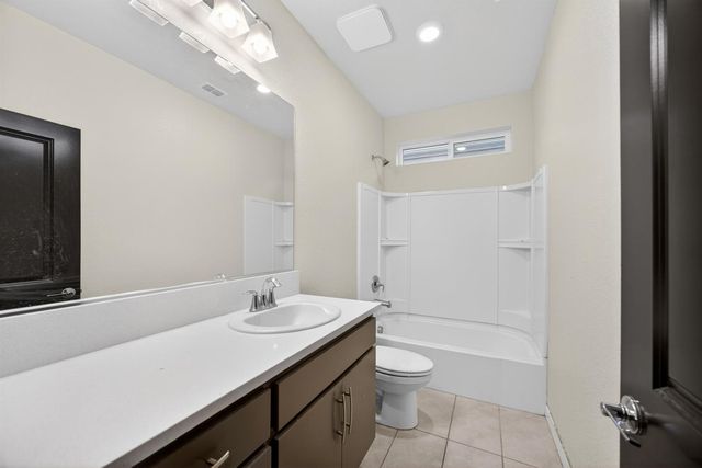 3209 Finch Ln, West Sacramento, CA 95691