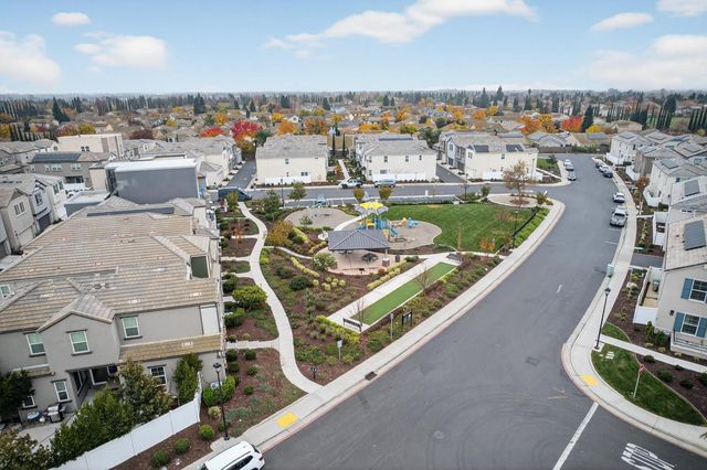 3209 Finch Ln, West Sacramento, CA 95691