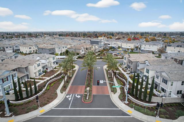 3209 Finch Ln, West Sacramento, CA 95691