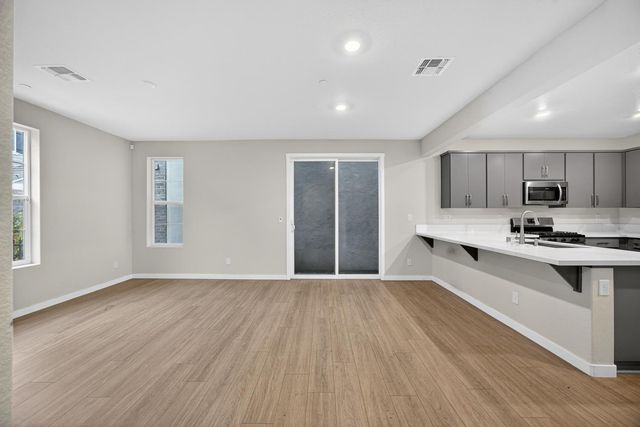 3209 Finch Ln, West Sacramento, CA 95691