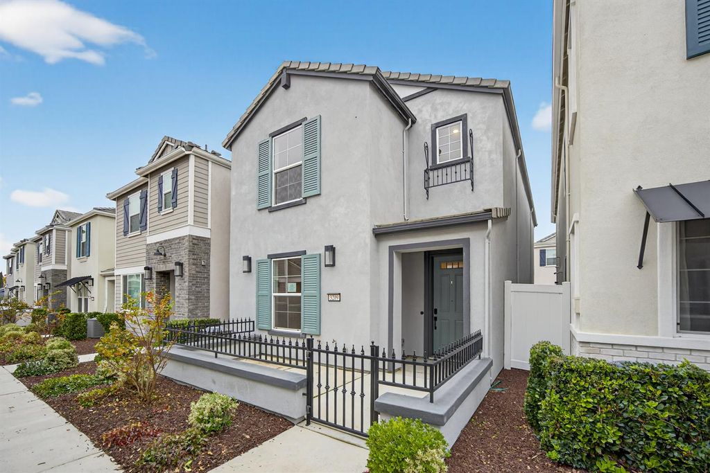 3209 Finch Ln, West Sacramento, CA 95691