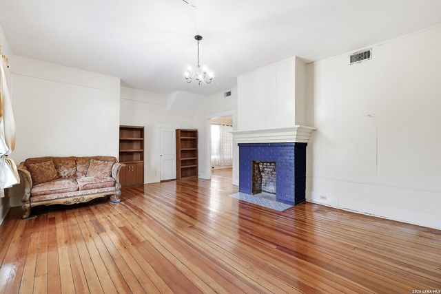 515 W WOODLAWN AVE, San Antonio, TX 78212