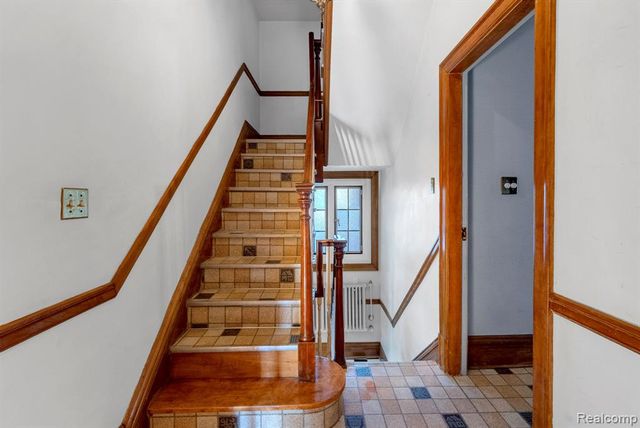 16761 E Jefferson Avenue, Grosse Pointe, MI 48230