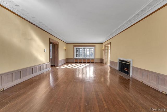 16761 E Jefferson Avenue, Grosse Pointe, MI 48230