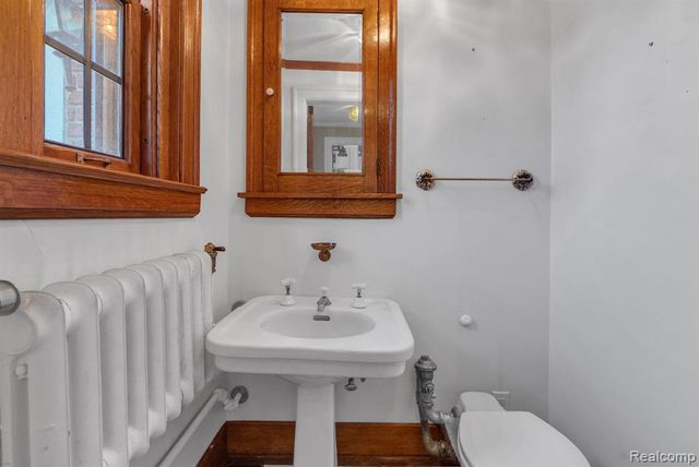 16761 E Jefferson Avenue, Grosse Pointe, MI 48230