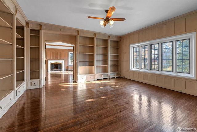 16761 E Jefferson Avenue, Grosse Pointe, MI 48230