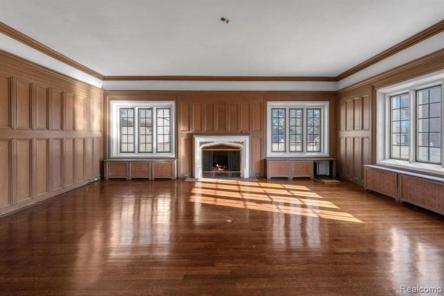 16761 E Jefferson Avenue, Grosse Pointe, MI 48230