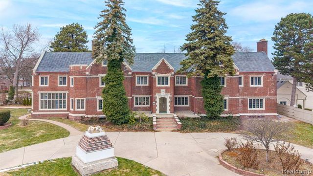 16761 E Jefferson Avenue, Grosse Pointe, MI 48230