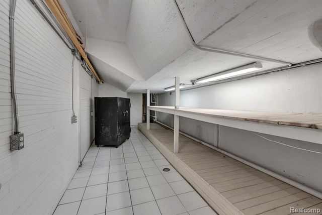 16761 E Jefferson Avenue, Grosse Pointe, MI 48230