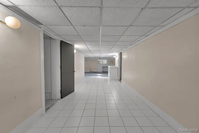 16761 E Jefferson Avenue, Grosse Pointe, MI 48230