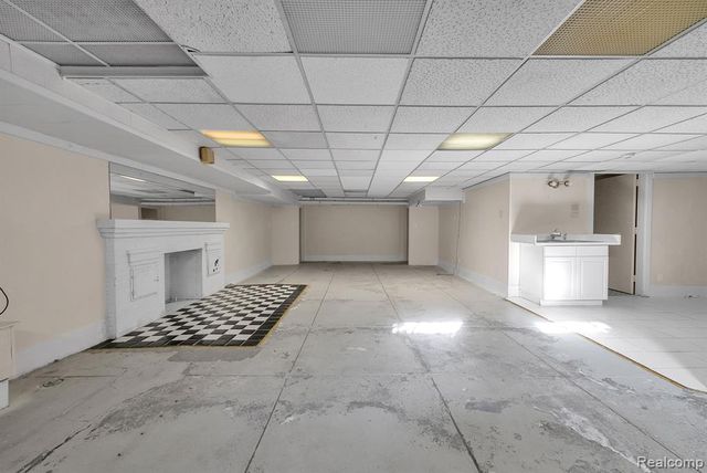 16761 E Jefferson Avenue, Grosse Pointe, MI 48230