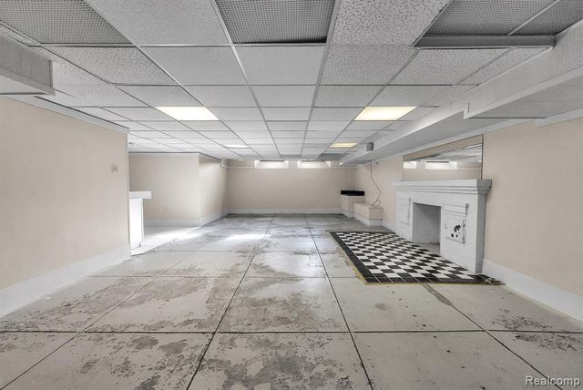 16761 E Jefferson Avenue, Grosse Pointe, MI 48230