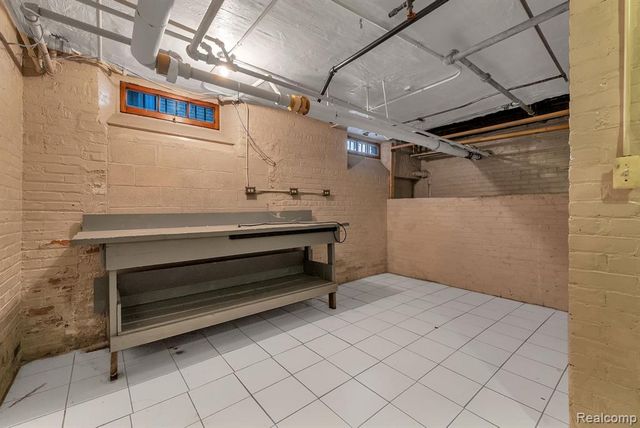 16761 E Jefferson Avenue, Grosse Pointe, MI 48230