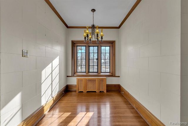 16761 E Jefferson Avenue, Grosse Pointe, MI 48230