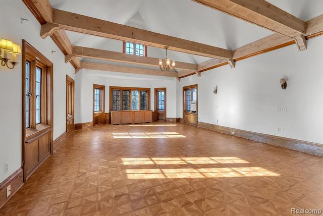 16761 E Jefferson Avenue, Grosse Pointe, MI 48230