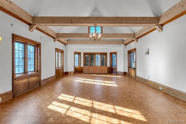 16761 E Jefferson Avenue, Grosse Pointe, MI 48230