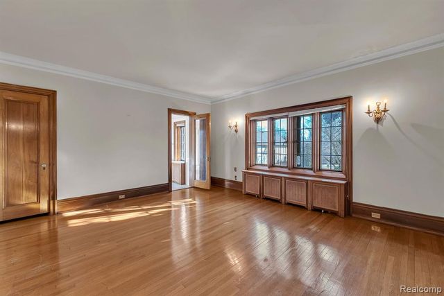 16761 E Jefferson Avenue, Grosse Pointe, MI 48230