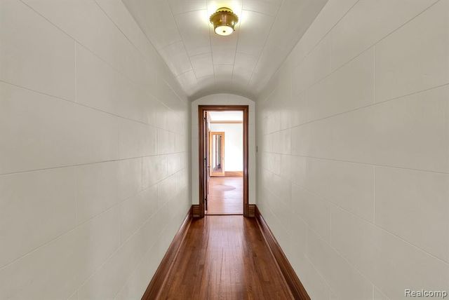 16761 E Jefferson Avenue, Grosse Pointe, MI 48230