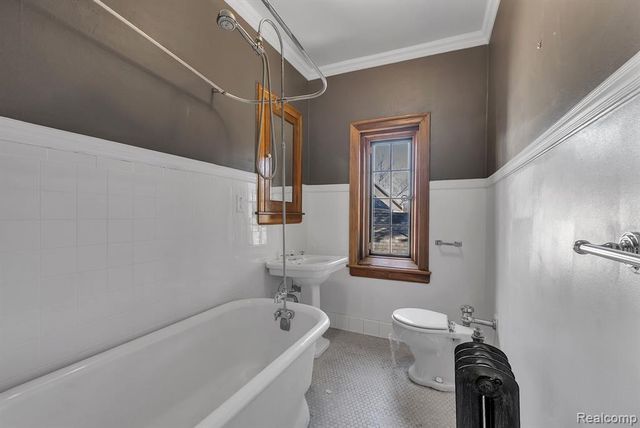 16761 E Jefferson Avenue, Grosse Pointe, MI 48230