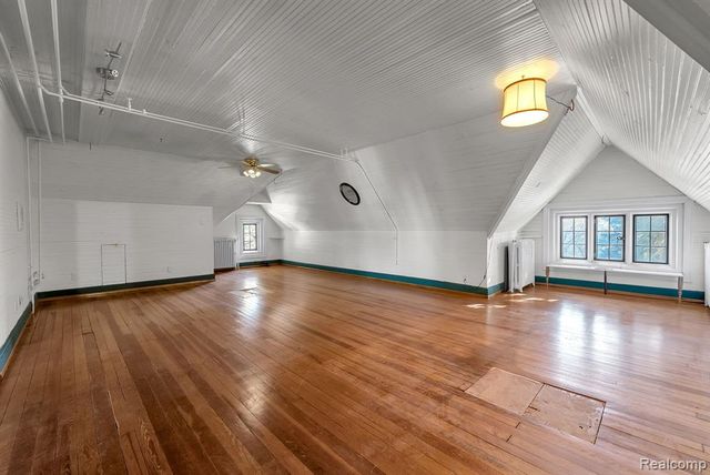 16761 E Jefferson Avenue, Grosse Pointe, MI 48230