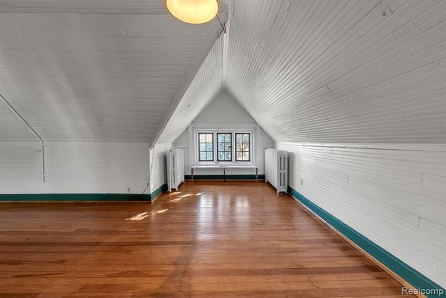 16761 E Jefferson Avenue, Grosse Pointe, MI 48230