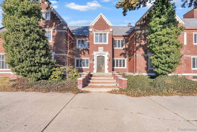 16761 E Jefferson Avenue, Grosse Pointe, MI 48230