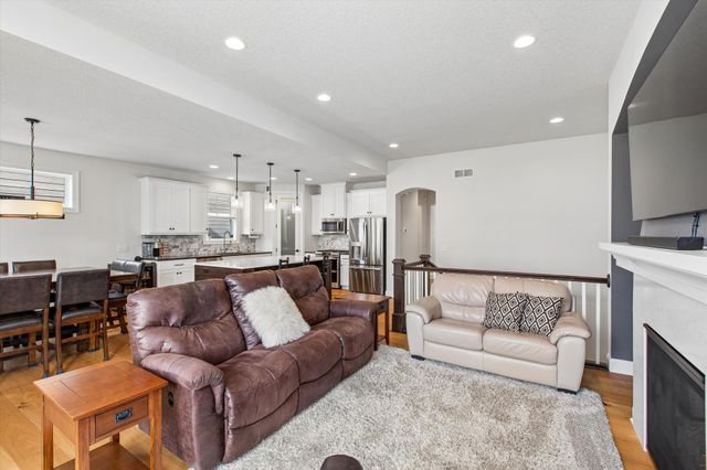 16283 Durango Trail, Lakeville, MN 55044