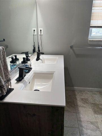 20340 Briarwood Court, Southfield, MI 48076