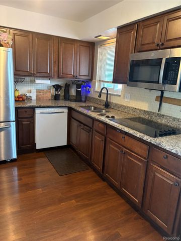 20340 Briarwood Court, Southfield, MI 48076