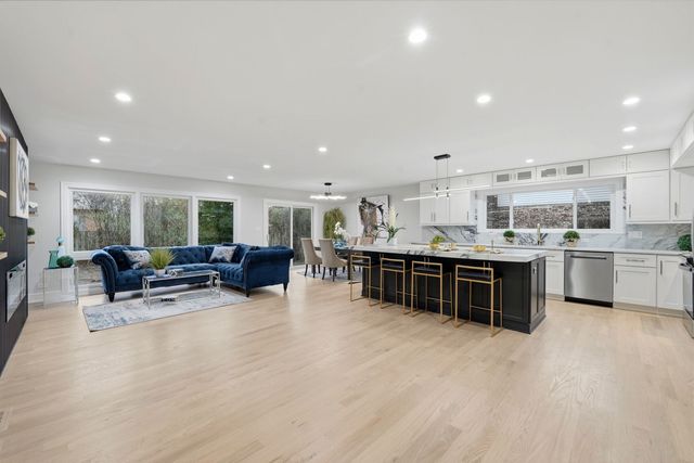 3509 Lawson Road, Glenview, IL 60026