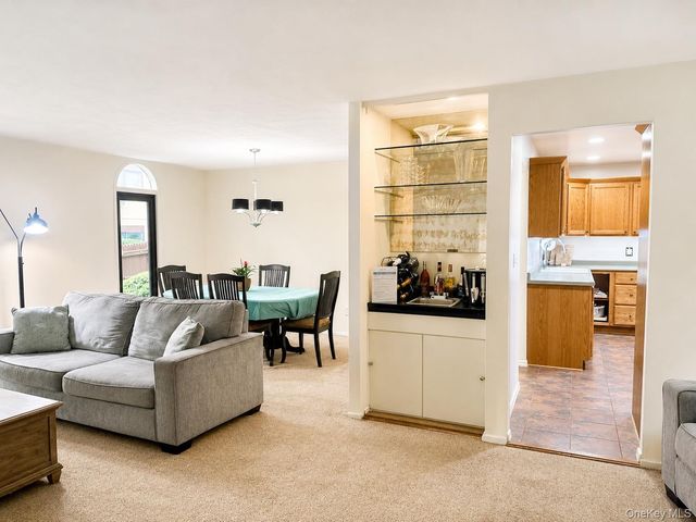 3 Granada Crescent 2, White Plains, NY 10603