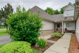 61001 Evergreen Court, South Lyon, MI 48178