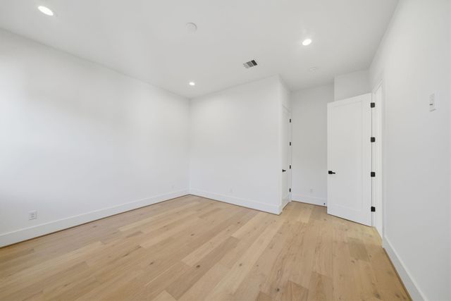 1324 Lawrence Street, Houston, TX 77008