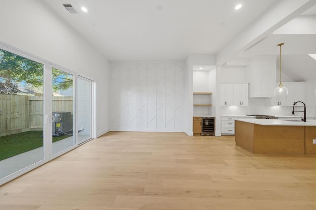 1324 Lawrence Street, Houston, TX 77008