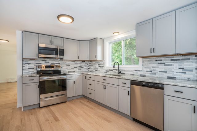 14 Main St Extension, Simsbury, CT 06081