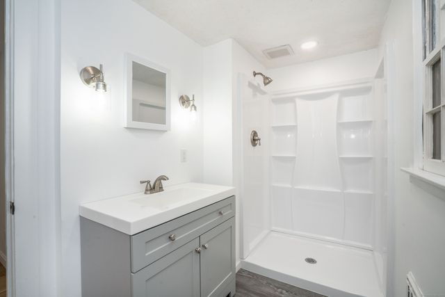 14 Main St Extension, Simsbury, CT 06081