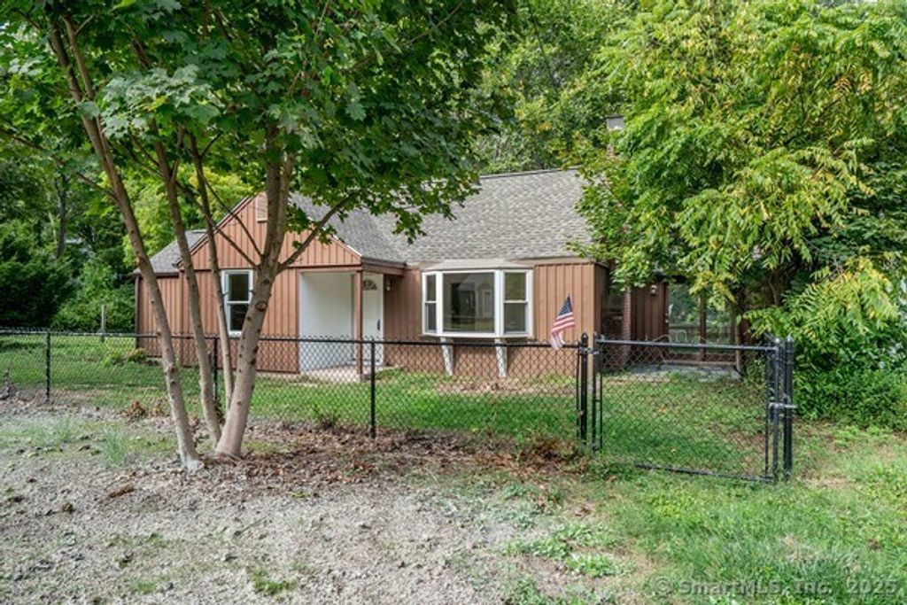 14 Main St Extension, Simsbury, CT 06081