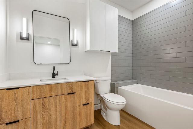 949 SE 10th Street, Bentonville, AR 72712