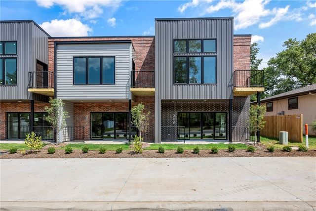 949 SE 10th Street, Bentonville, AR 72712