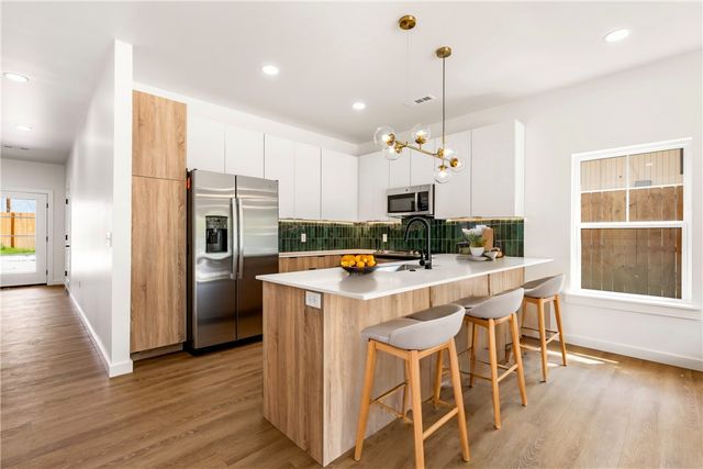 949 SE 10th Street, Bentonville, AR 72712