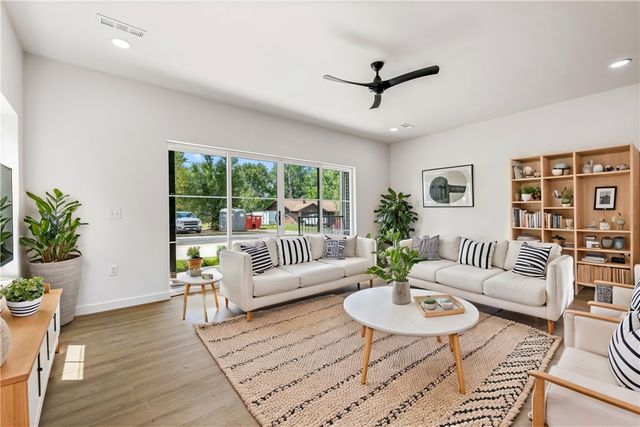 949 SE 10th Street, Bentonville, AR 72712